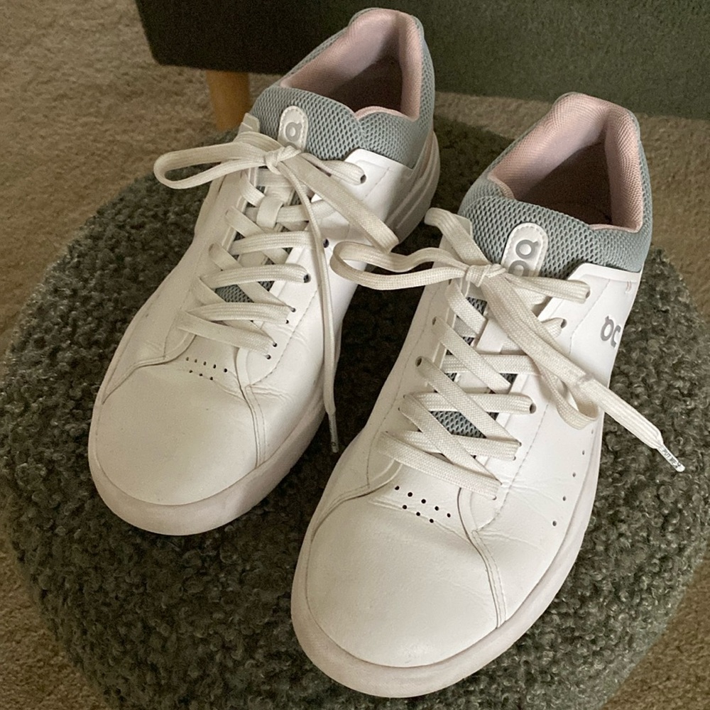 Womens On-Running the Roger sneaker